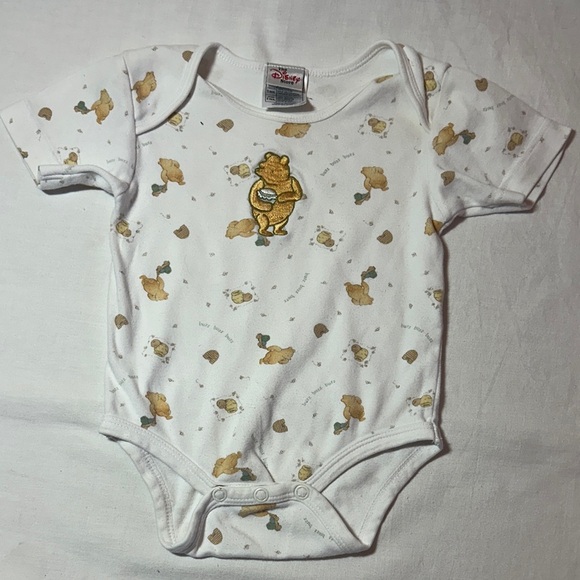 Disney Baby - short sleeve Onesie Bodysuit - Winnie the Pooh Pattern - Picture 1 of 4